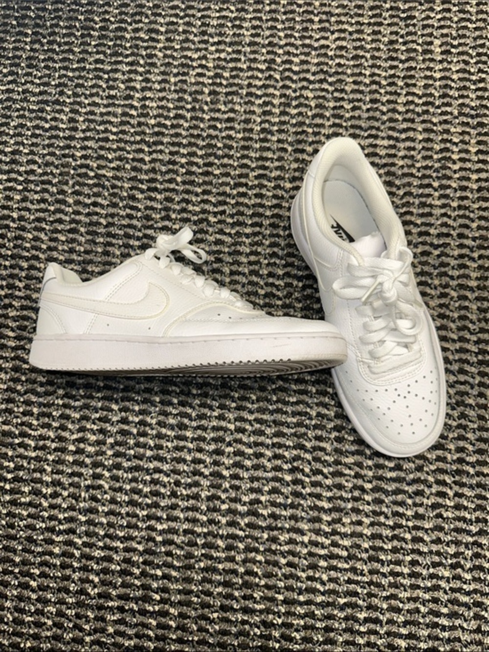 Nike Buroughs Women’s Size 8/ Childs 6 White Low-Top Leather Sneakers EUC